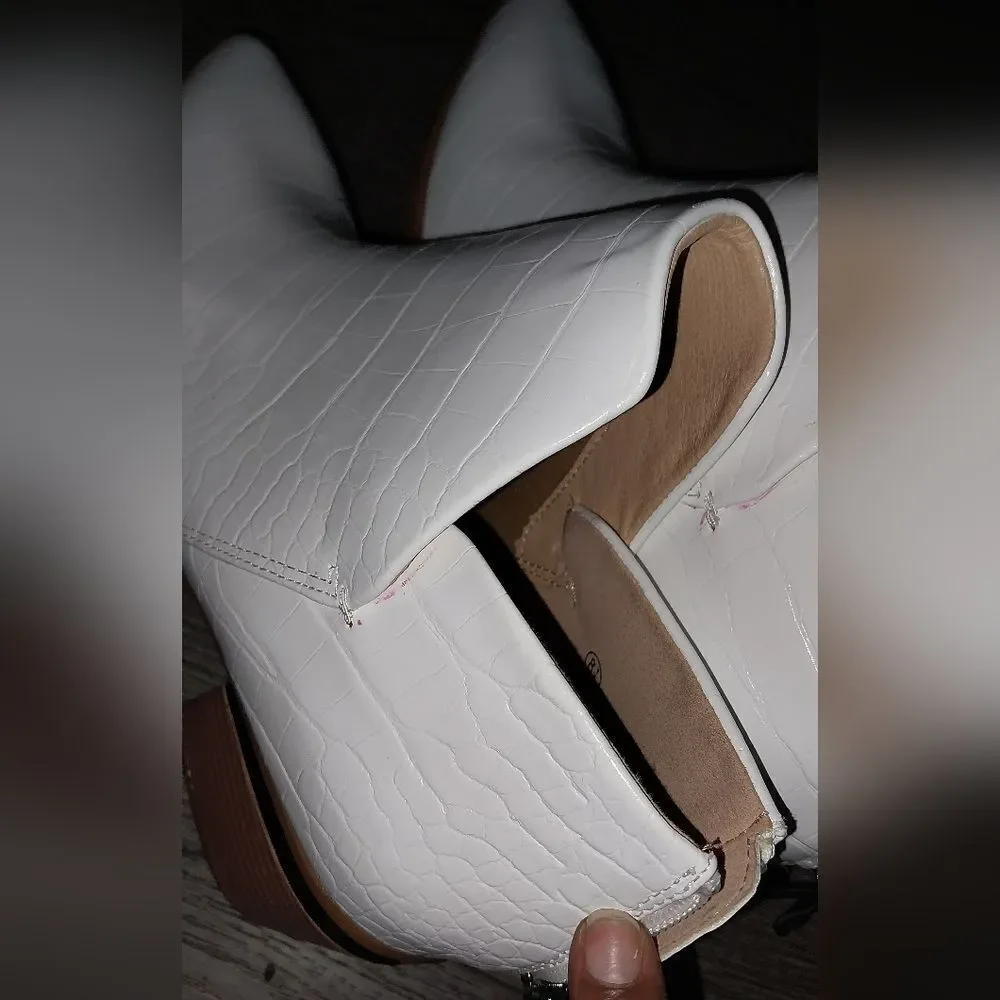 Elegant chunky heel bootie sz 8.5